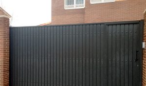 Puerta metálica lama perfil