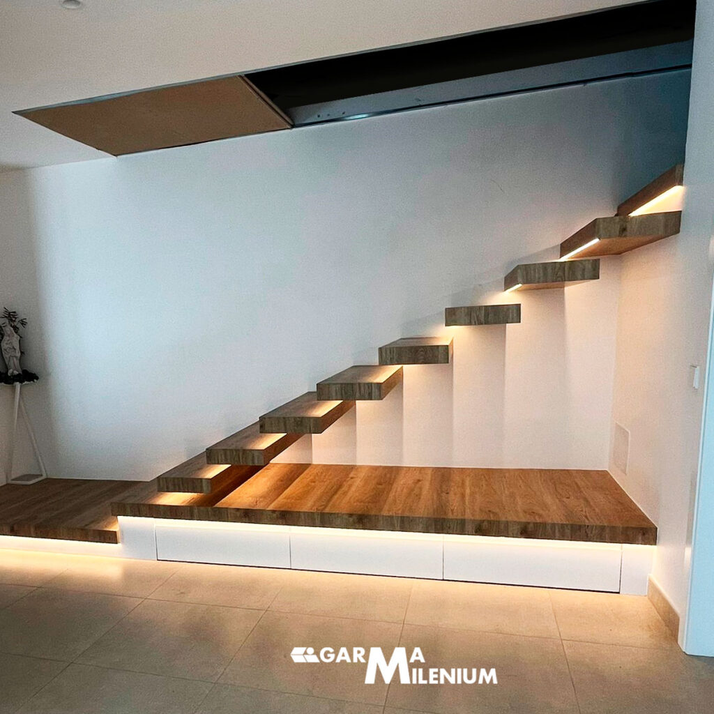 Esclaera con almacenaje